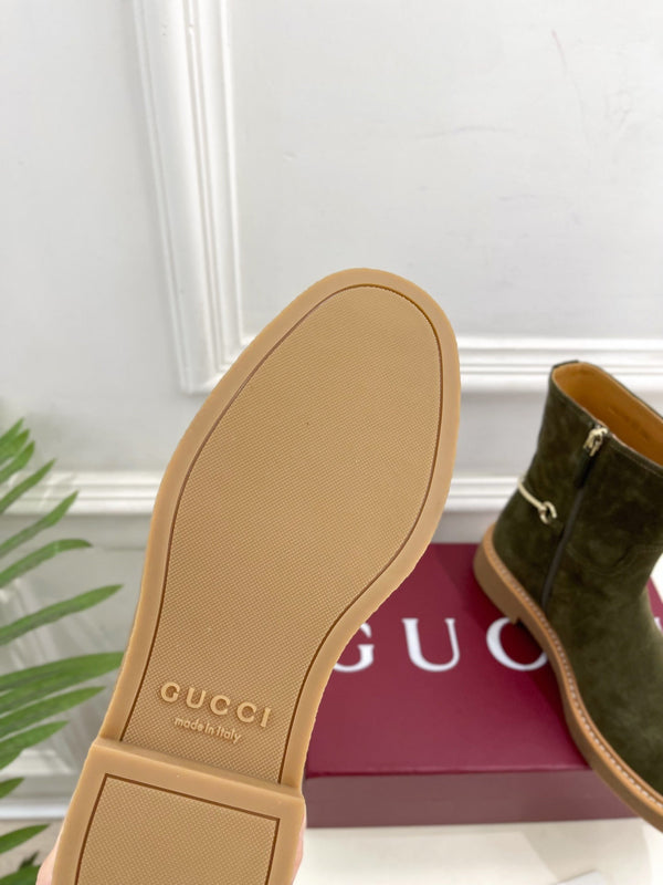 Gucci 25𝐬𝐬 horsebit ankle boots olive green suede 435378