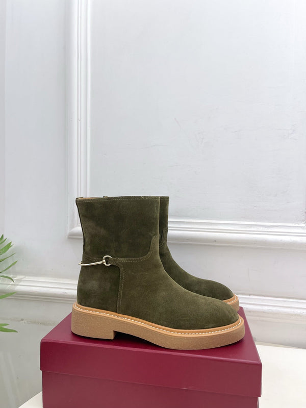 Gucci 25𝐬𝐬 horsebit ankle boots olive green suede 435378