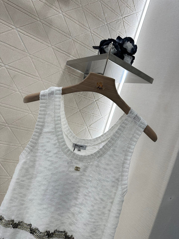 CHANEL SLEEVELESS TOP 272292