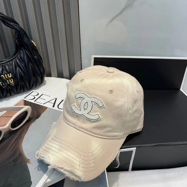 BASEBALL HAT IN SMOOTH BEIGE JEAN 672994