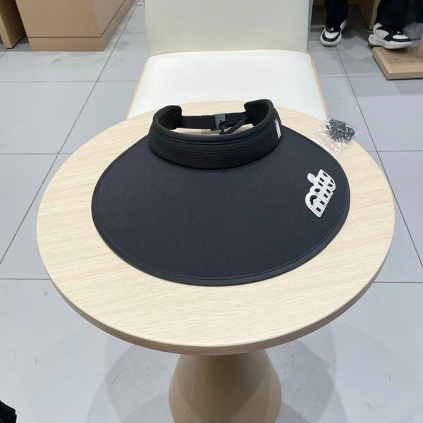 CAPPELLINO CON VISIERA MM FASHION IN BIANCO E NERO CON RICAMO DEL LOGO E DEL TESTO