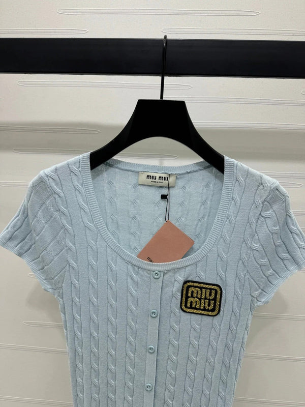 MIUMIU MAGLIA A MANICHE CORTE IN MAGLIA CON SCOLLO A U AZZURRO CHIARO 274948