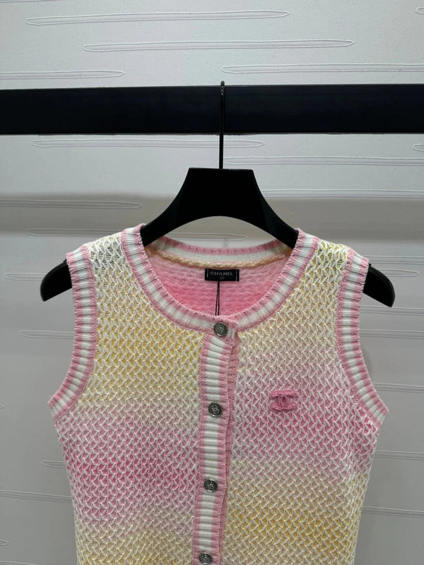 CHANEL KNITTED BUTTONED SLEEVELESS VEST 274921