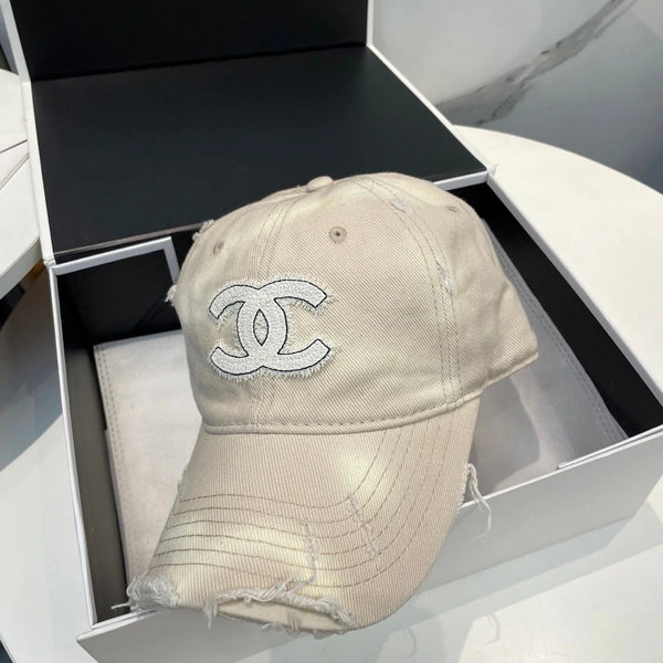 BASEBALL HAT IN SMOOTH BEIGE JEAN 672994