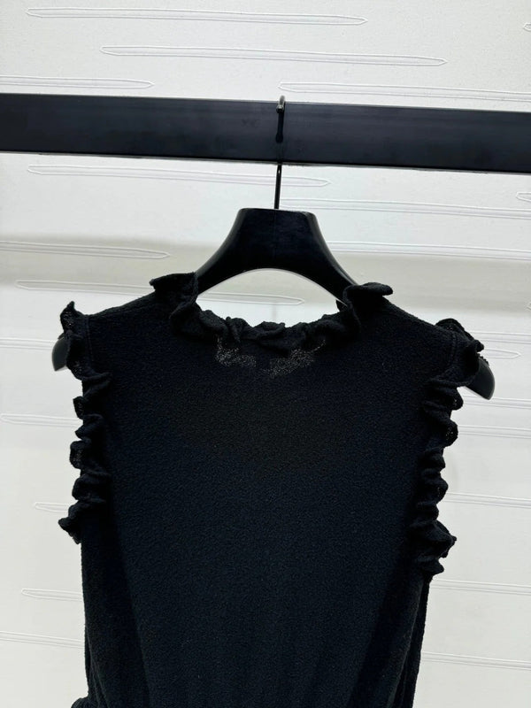 CHANEL SLEEVELESS TOP WITH RUFFLED COLLAR 274888