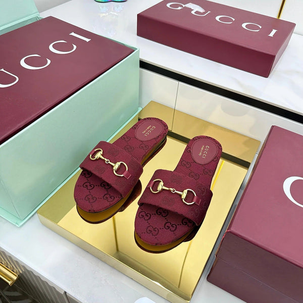 GG SLIDES IN RED WITH GOLD HARDWARE