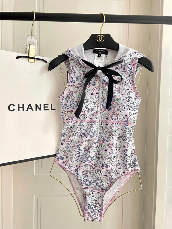 CC BIKINI SWIMSUIT SET IN WHITE AND FISH COLORFUL PRINTED 604253