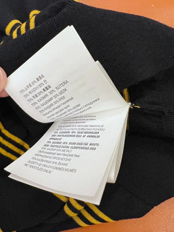 MIUMIU SHORT-SLEEVED KNITTED SWEATER STYLE 108