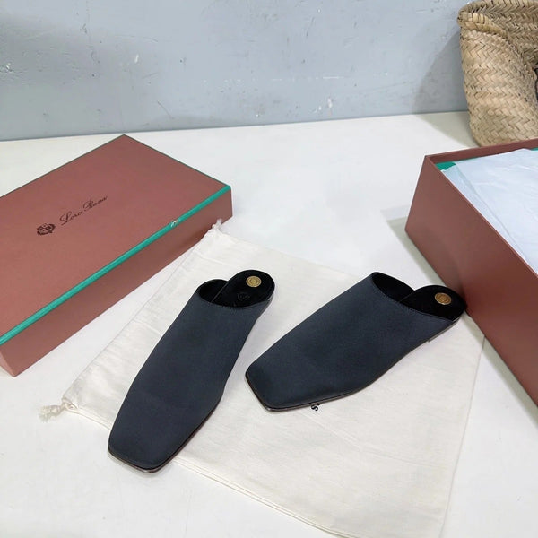 FLAT BUBBLE IN BLACK CANVAS