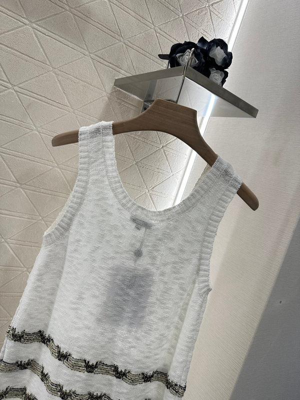 CHANEL SLEEVELESS TOP 272292