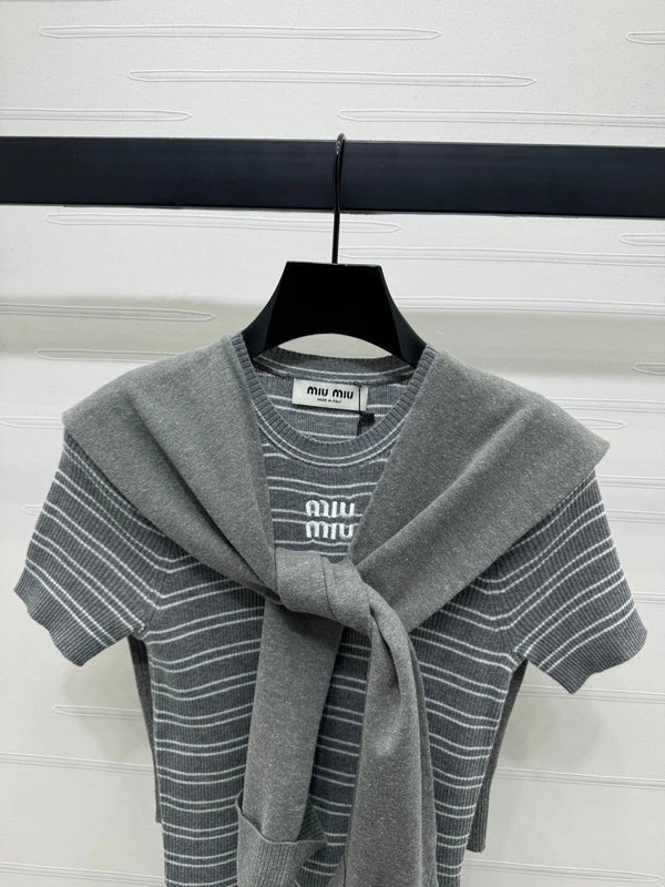 MIU 25S MANTELLA IN MAGLIA A RIGHE A MANICHE CORTE 264139