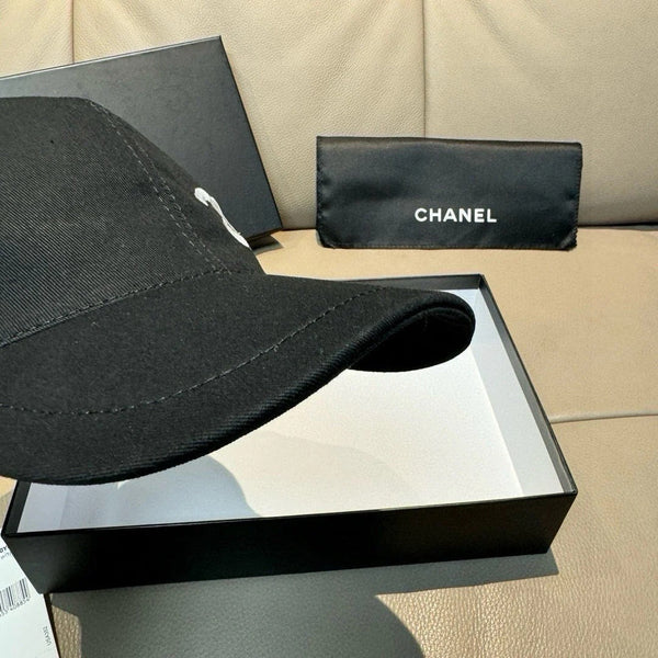 BLACK BASEBALL CAP WITH WHITE LOGO IN COTTON 672797