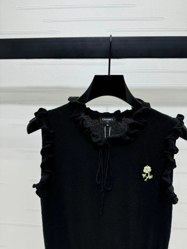 CHANEL SLEEVELESS TOP WITH RUFFLED COLLAR 274888