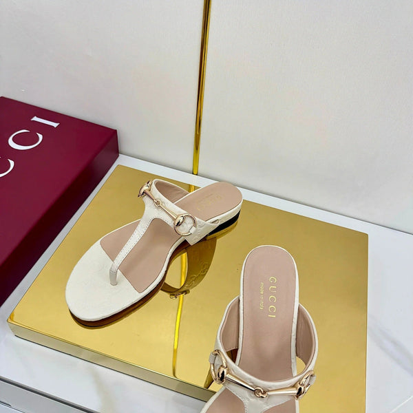 THONG SANDALS IN CREAM WHITE LAMBSKIN PRINTED LOGO WITH GOLD HARDWARE