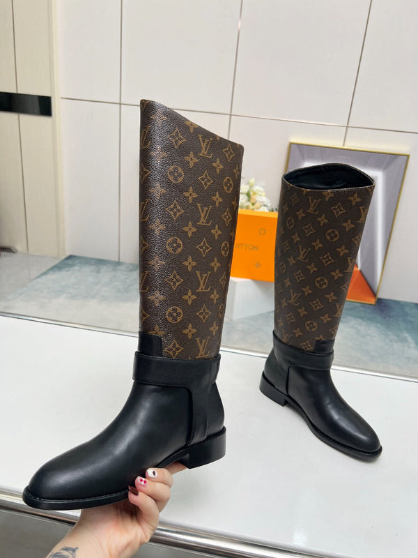 Stivale alto piatto LV Westside 40mm in pelle di agnello monogramma marrone scuro