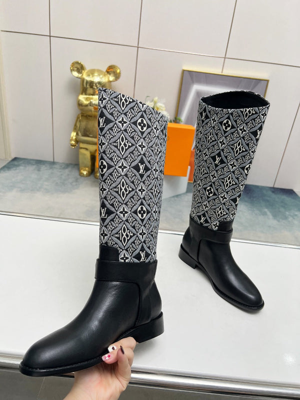 Stivale alto piatto LV Westside 40mm in pelle di agnello monogrammata nera e bianca