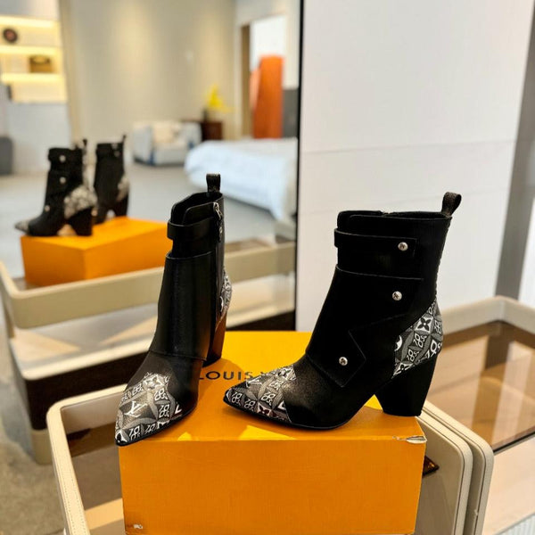 Stivaletto LV Trinity 75mm in pelle di vitello monogrammata nera e bianca